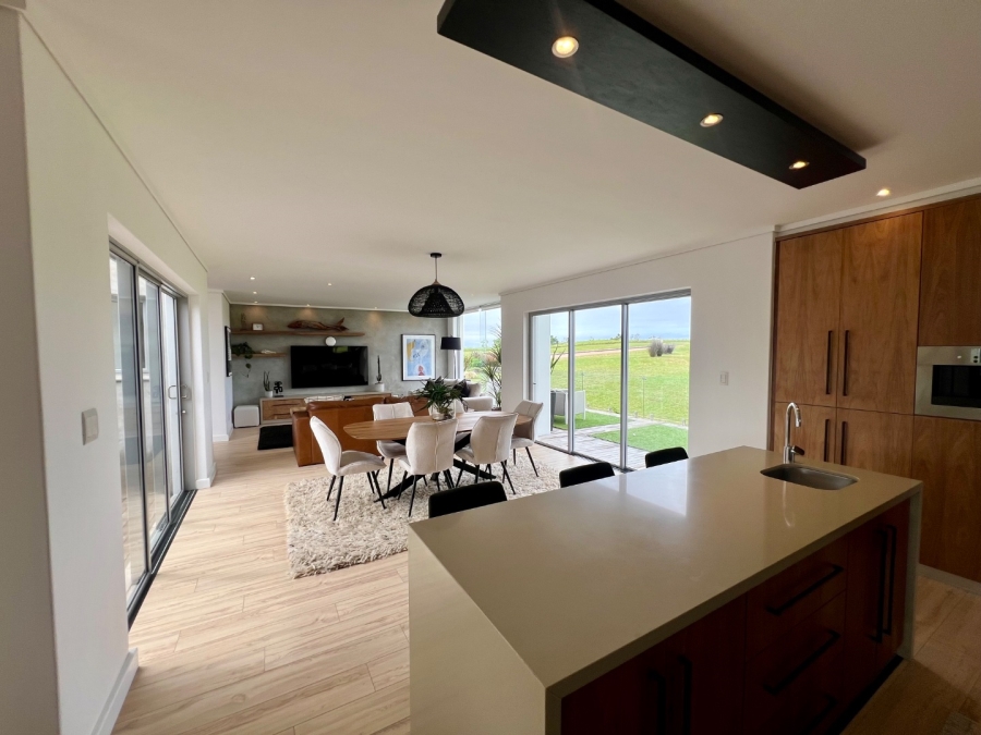 5 Bedroom Property for Sale in Oubaai Western Cape